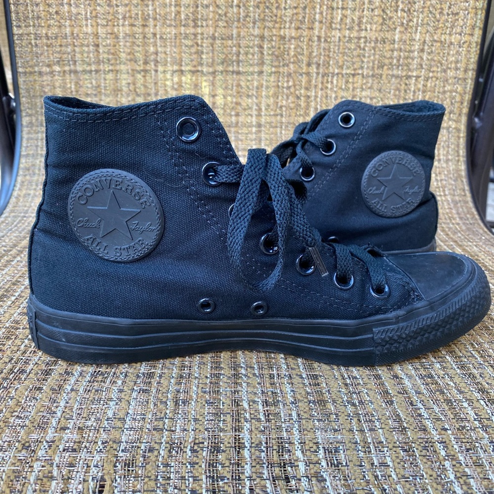Women’s All Black Converse